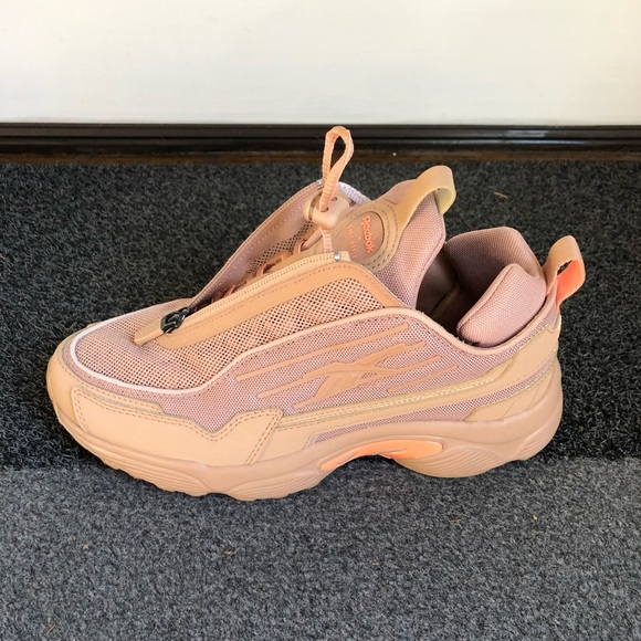 Gigi Hadid Dmx 220 Zip Sneakers Beige 